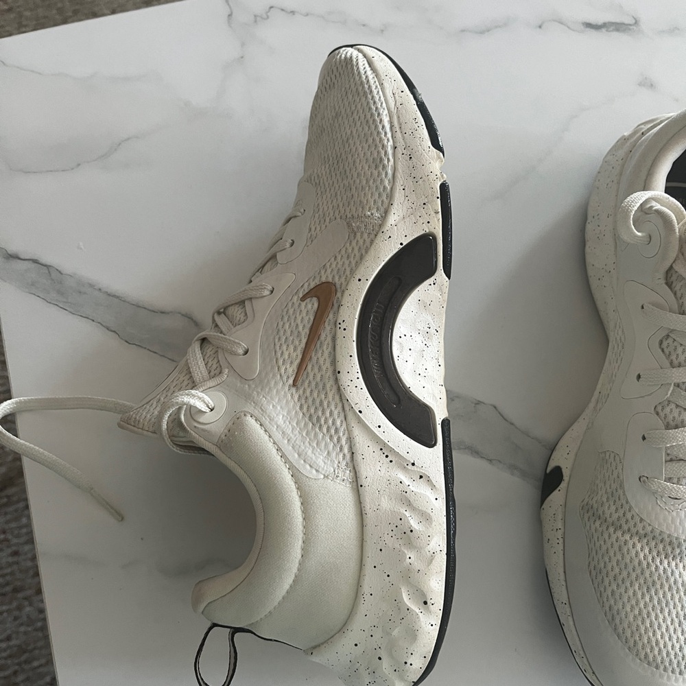 Nike White and Black Sneakers with Gold Accent